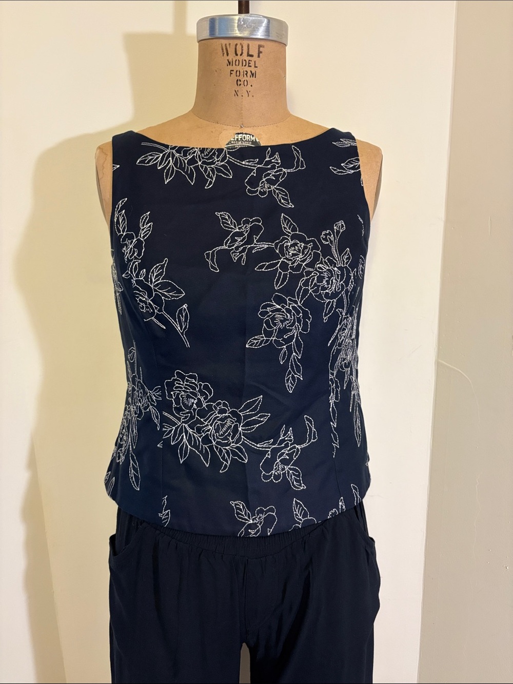 Ann Taylor Black Sleeveless Floral Boatneck Top
